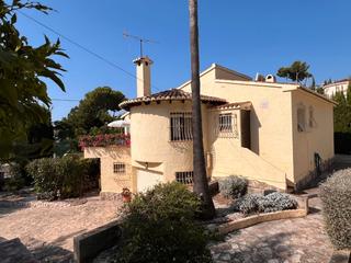 Chalet en C santiago de compostela 8. For sale: villa in a prime location within walking distance of t