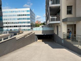Aparcament cotxe a Avenida barcelona 111. Venta de 3 plazas de parking, una de ellas  doble