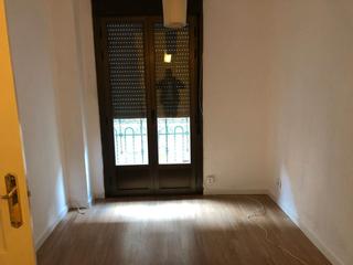 Piso en Iriarte 24. Piso exterior con 2 balcones en barrio salamanca
