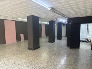 Affitto Locale commerciale in Joan xxiii 2. Local 375 m2 2 entradas a 2 calles con vado