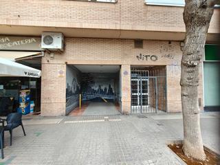 Lloguer Aparcament cotxe a Profesor ángel lacalle  14. Buenas zona de maniobrabilidad...