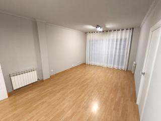 Appartement à Carrer salvador espriu 1. Planta baja reformada con terraza en el centro de parets del val