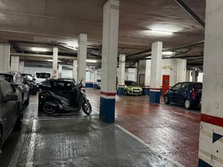 Parking voiture à Escuadras  24. Plazas de garaje muy grandes