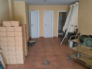 Local commercial à Jacint verdaguer 39. Se vende local con excelente ubicación