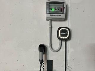 Miete Autoparkplatz in Frederic mompou 4. Plaça gran amb carregador electric