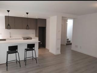 Dúplex a Passeig catalunya 5. Duplex reformat com a nou, al centre de torroella amb terrassa d
