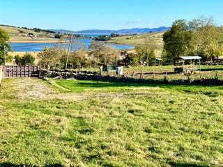 Terreno residencial en Barrio lanchares 36. Terreno urbano con encanto y vistas al pantano – tu refugio en e