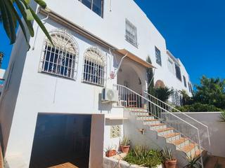 Casa aparellada a Debussy  12. Excelente chalet pareado en esquina en zona inmejorable de la co