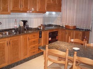Etagenwohnung in Calle rubén darío 4. Es un piso bien situado y con muchas posibilidades