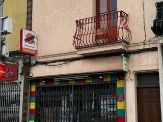 Maison jumelée à Carrer de barcelona 72. Oportunidad para reformar local y vivienda a buen precio