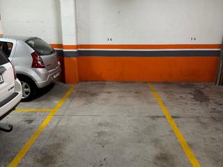 Parking coche en Carrer pau clarís 7. Parking 12m2