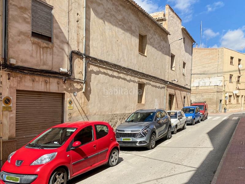 Foto de1d30a6-f1b1-43b2-bee6-e55cf3bd386f. Casa en carrer carles tortosa 2a casa centrica , acceso dos calles, con garaje, 313m2 de solar en Monòver