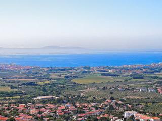 Casa bifamiliare in Cadis 28. Bonita casa mediterránea con impresionantes vistas a la bahía de