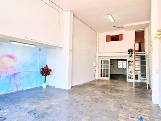 Geschäftsraum in Carrer mare de la déu de montserrat 90. Gran local duplex  muy luminoso ,céntrico