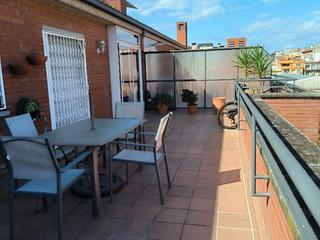 Location Attique à Plaça coll i alentorn 1. Àtic de somni (tranquil i pocs veïns) al principi de montilivi.