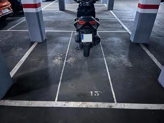 Lloguer Aparcament de moto a Rocafort 235. Alquiler párking moto comodísimo