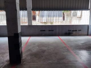Lloguer Aparcament cotxe a Castella  40. Se alquila plaza de parking para coche grande.
