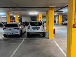 Lloguer Aparcament cotxe a Ca l'alegre de dalt 56. Parking para coche grande en el corazón de gràcia