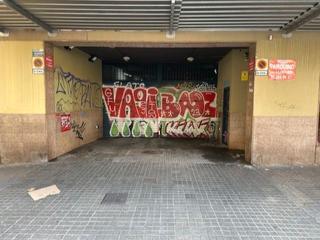 Miete Autoparkplatz in Ronda de sant pere 50. Parquing para coche grande + moto