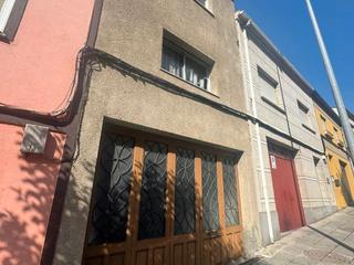 Maison à Benito vicetto 82a. Se vende casa para reformar con patio con huerto, ideal para inv