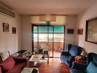 Piso en Carretera de barcelona 93. Piso luminoso con lavadero, balcón, trastero y 4 habitaciones