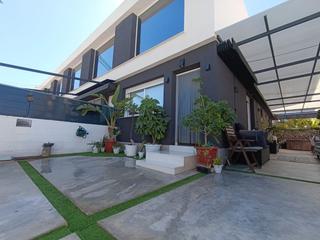 Casa a Calle madrid 6. Precioso bungalow en esquina minimalista
