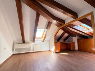 Duplex à Carrer camèlies 5. Luminoso dúplex con encanto en llinars del vallès