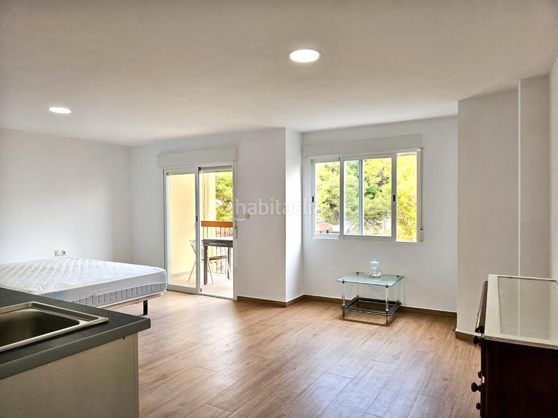 Foto f4e21c84-e819-400c-bf8f-ceb7a3152824. Location studio dans pintor murillo 57 dans Campoamor Alicante