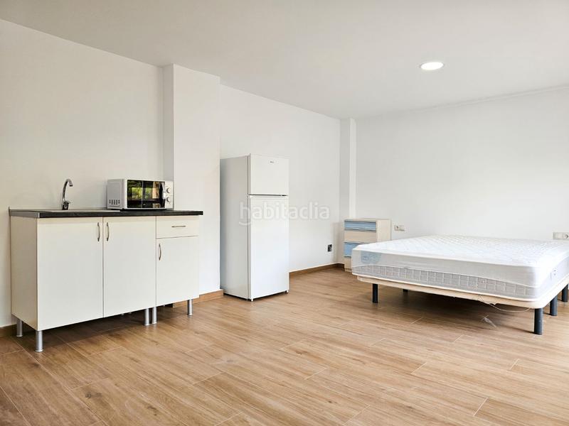 Foto fecb5626-2a0a-4a15-8087-3c74347a1c04. Location studio dans pintor murillo 57 dans Campoamor Alicante