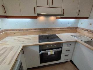 Planta baja en Avenida montsant 17. No agencias / planta baja de 3 habitaciones en santa isabel, bar