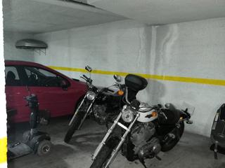 Parking coche en Bon retir 11. Ideal coche pequeño y varias  motos