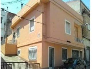 Semi detached house in Calle del castell 11. Casa con bajo comercial incluido en alfarb. 4 h, terraza de 107
