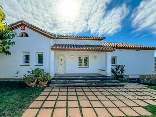 Casa en Carrer la plana 4. Exclusiva casa en la mejor zona de corbera de llobregat: comodid