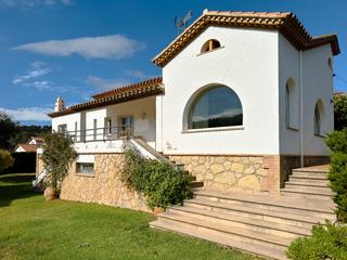 Maison à Carrer la plana 4. Exclusiva casa en la mejor zona de corbera de llobregat: comodid