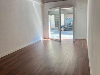 Local commercial à Avinguda reina maria cristina 34. Local en venta en calle de la reina maria cristina, 34