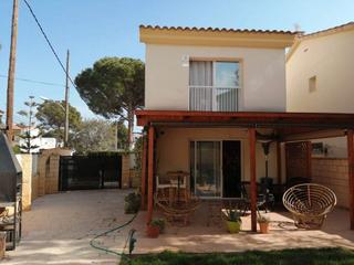 Casa en Carrer de la deessa isis 23. Impecable! comunidad excelente, tranquilidad y muy buen ambiente