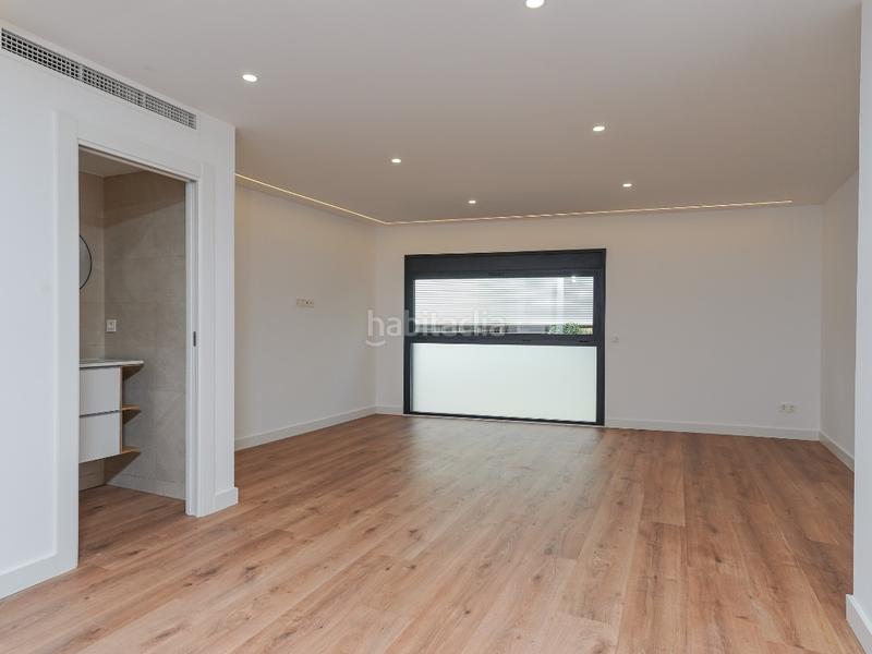 Foto 23328f9b-b065-4469-9f97-9dde6b3e9e87. Casa adossada a mossen anton 83 a Centre Badalona