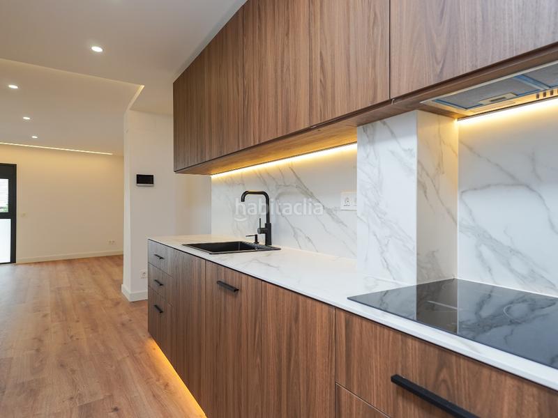 Foto de0b3a40-4a9f-40ab-b387-70dff64fa917. Casa adossada a mossen anton 83 a Centre Badalona