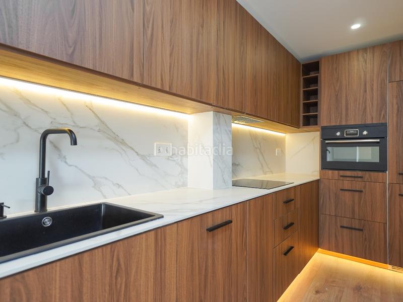 Foto e4c104ec-4c41-4899-a341-ef13ad21ce7d. Casa adossada a mossen anton 83 a Centre Badalona