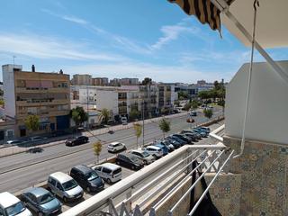Flat in Avenida arcos de la frontera 4. Universidad, comisaria, tesorería,estadio, renfe, estación de au