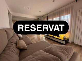 Pis a C/ puigsacalm 11. Luz, espacio y tranquilidad: piso con patio y garaje privado