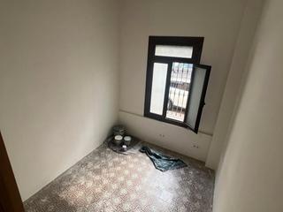Alquiler Piso en Carrer de laureà miró 20. Piso de 130m2, 4 habitaciones y terraza aporchada