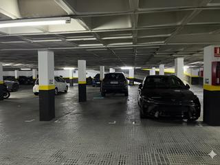 Miete Autoparkplatz in Carrer de valència 177. Parking para coche muy grande / grande + moto
