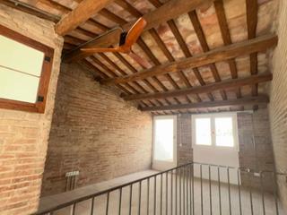 Miete Zweistöckige Wohnung in Laureà miró,  23. Dúplex con tres terrazas y un balcón