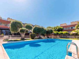 Affitto Chalet in Calle conrado albadalejo 37. Chalet adosado con vistas al campo de golf alicante,playa san ju
