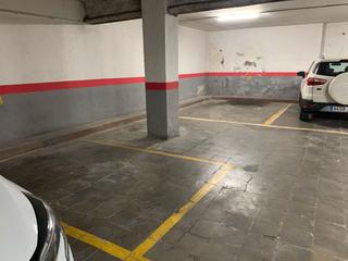 Parking coche en Av barcelona  17. 2 plazas parking + moto