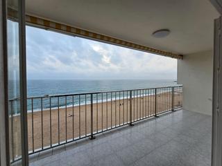 Appartement à Passeig maritim 166. Espectacular y precioso apartamento en primera linea de mar con