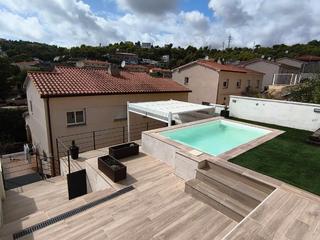 Casa en Carrer illes filipines 34. Chalet adosado a la venta