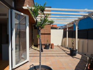 Rent Penthouse in Sebastián herrera 9. Encantador ático. muy luminoso, tranquilo. situado en el centro