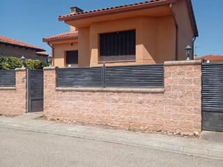 Chalet in Calle olivar  30. Lugar ideal para vivir